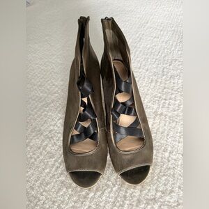 Gianni Bini Viktory Heels Size 9 Metallic Bronze Strappy Bootie Stiletto